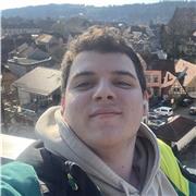 Estudiante de último año de carrera en educación primaria